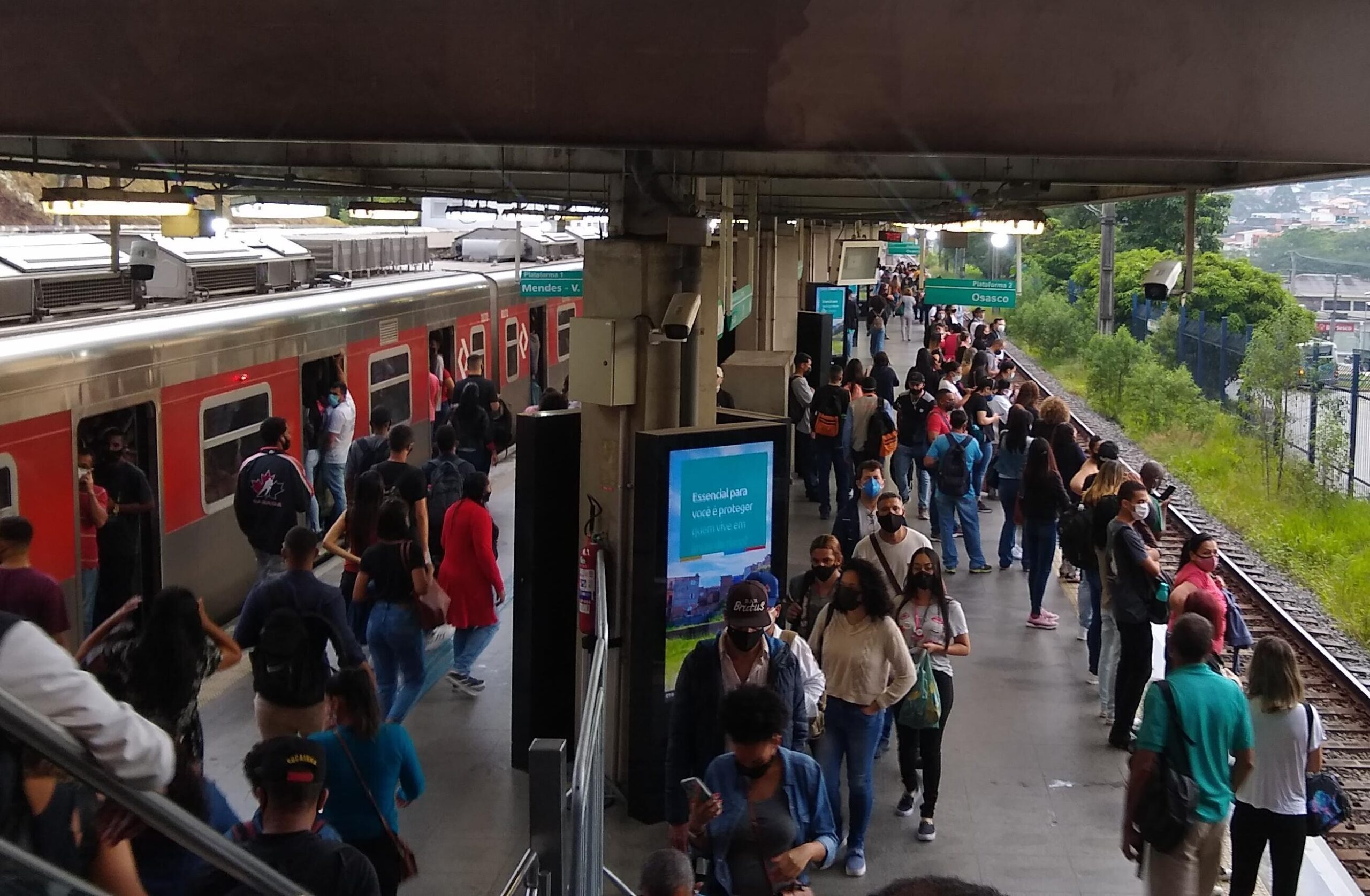 Moradores criticam demora de oito meses para operação integral da estação Vila  Natal